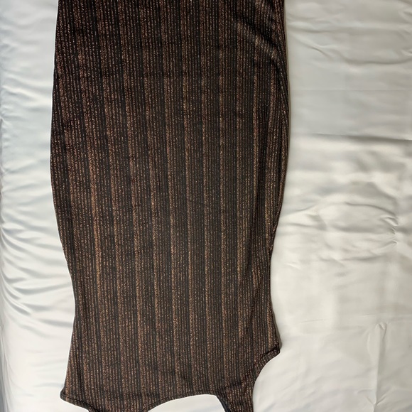 Gold Metallic Short Sleeves Mini Dress. - Picture 6 of 8